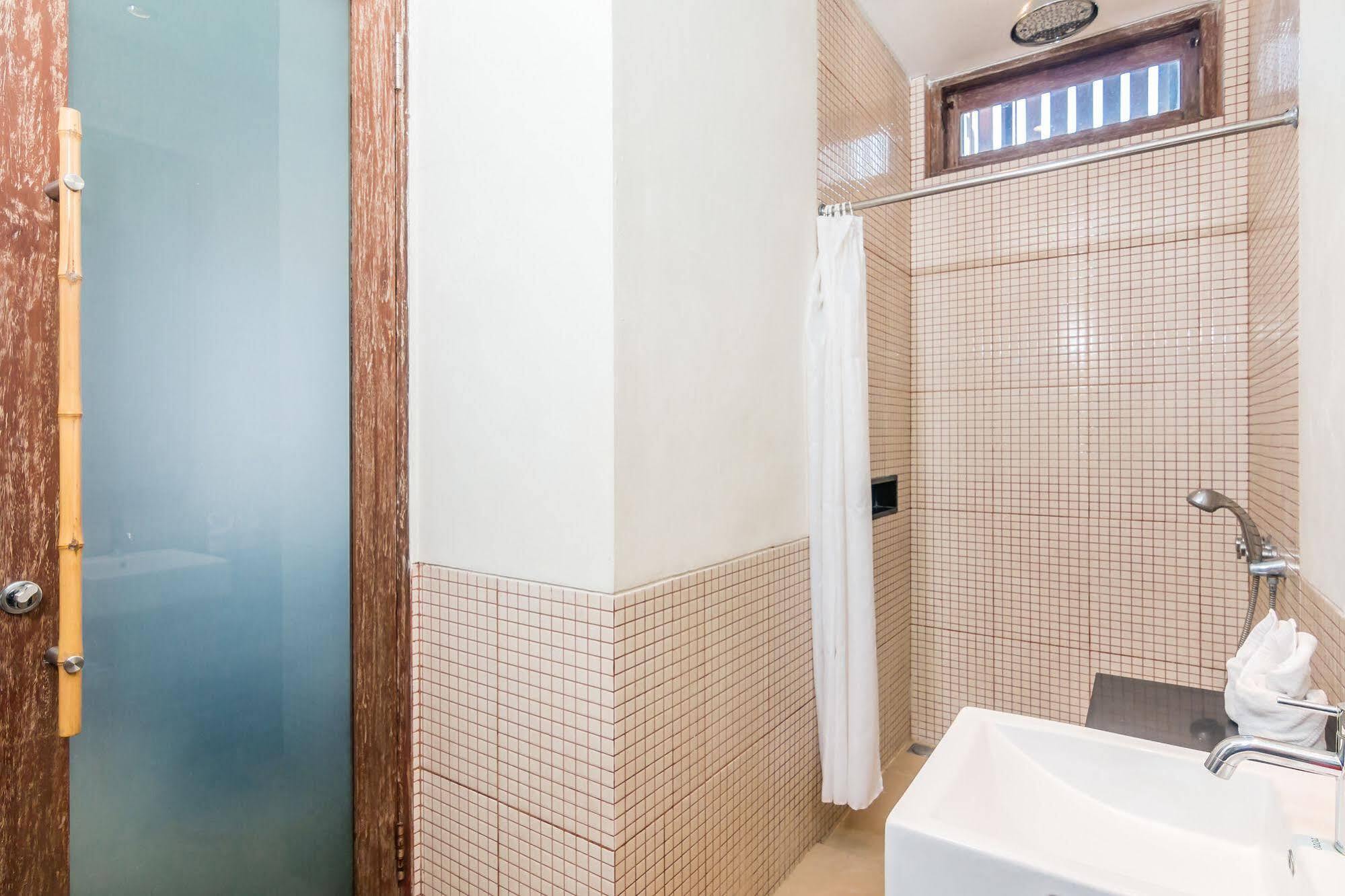 Zen Rooms Badung Nyangnyang Sari Kuta Lombok Dış mekan fotoğraf